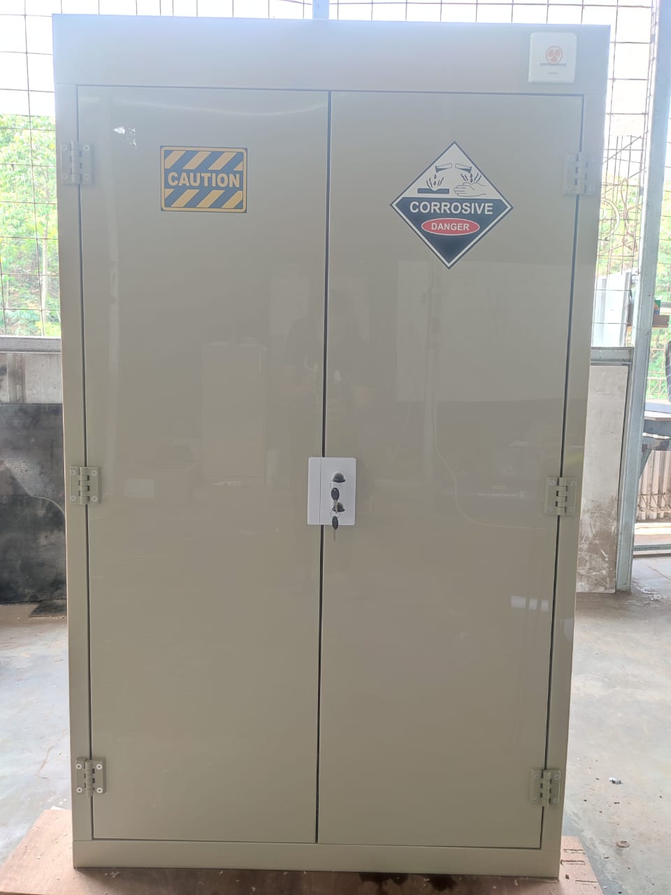 Lemari Penyimpanan Bahan Kimia