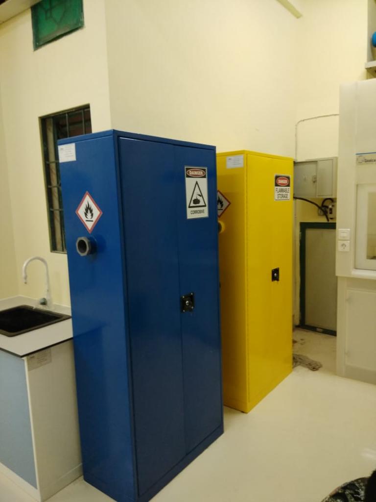 Lemari Penyimpanan Kimia 1