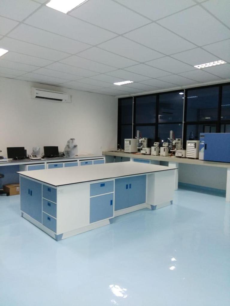 Meja Laboratorium 4