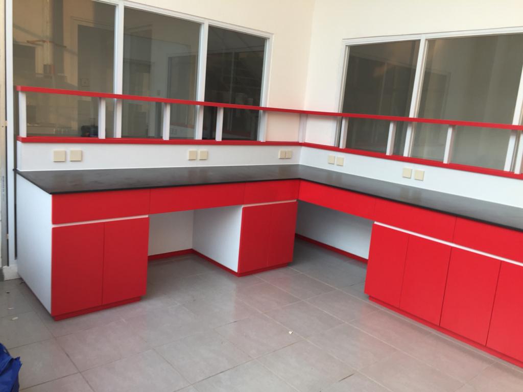 Meja Laboratorium 6