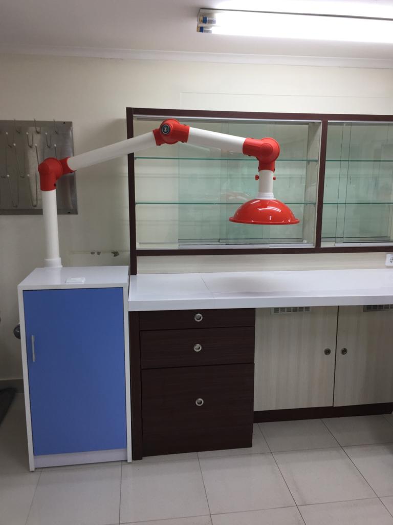 Meja Laboratorium 8