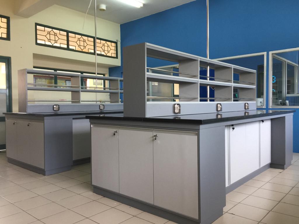 Meja Laboratorium 9